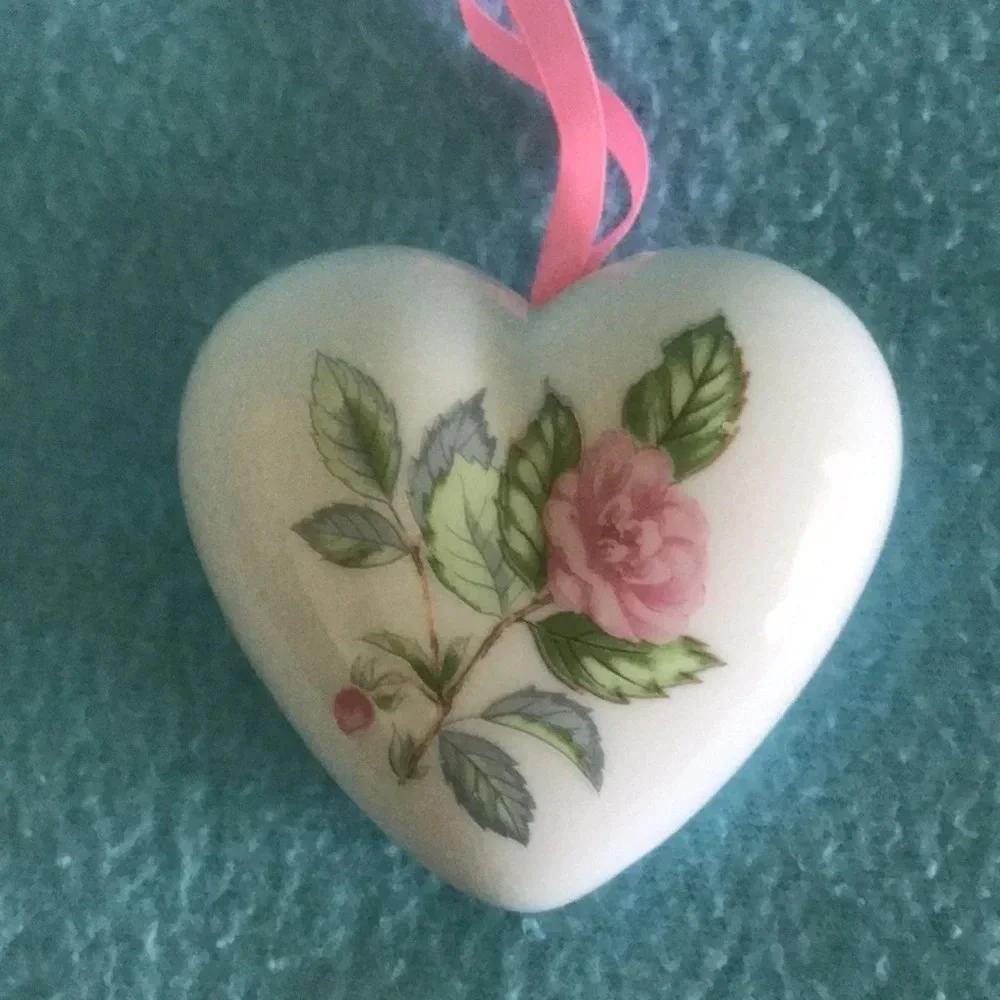 POMANDER PORCELAIN heart scented vintage 1986 pink refillable NEW IN BOX 3”X 3”